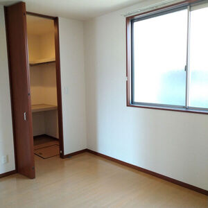 春日井市中野町２丁目のアパートの収納