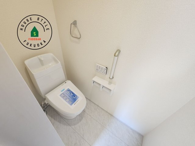 福岡市東区青葉6丁目第2-2棟（1号棟）の内観：施工例|温水洗浄便座を完備しております。2ヶ所にトイレがあるのは朝の慌ただしい時間も安心です。