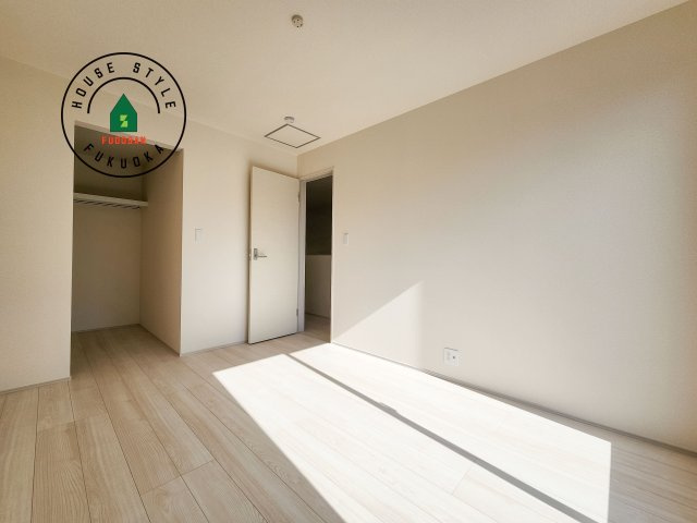 福岡市東区青葉6丁目第2-2棟（1号棟）の内観：施工例|主寝室には収納力に優れたクローゼットがありますので、お部屋もすっきり片付きます。