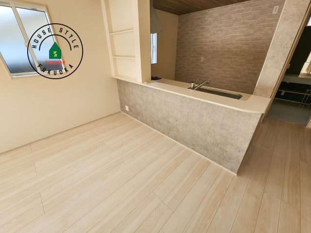 福岡市東区青葉6丁目第2-2棟（1号棟）の内観：施工例|キッチンから立ち込める香りが今日の料理を期待させます。