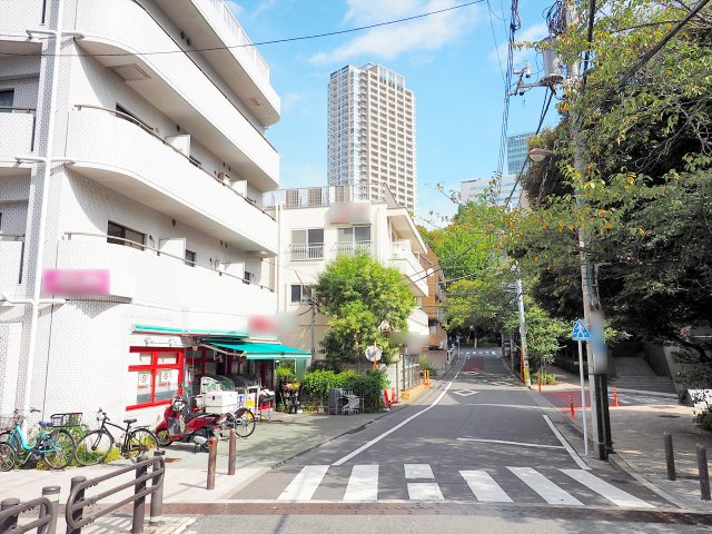 【その他】 | 目黒区下目黒1丁目一棟ビル | 前面道路