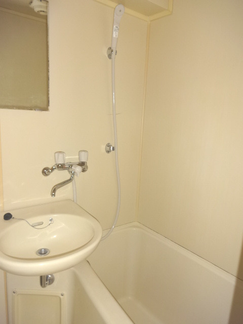 プチメゾンの浴室|写真は102