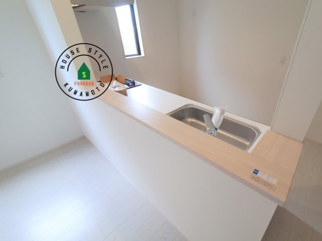 熊本市東区花立5丁目第1-2棟(1号棟)の内観：施工例|キッチンから立ち込める香りが今日の料理を期待させます。