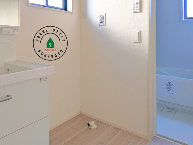 熊本市東区花立5丁目第1-2棟(1号棟)の内観：施工例|ランドリースペースとなります。広々して有効的にご使用できます。 