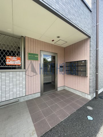 ロハスY新宿のエントランス