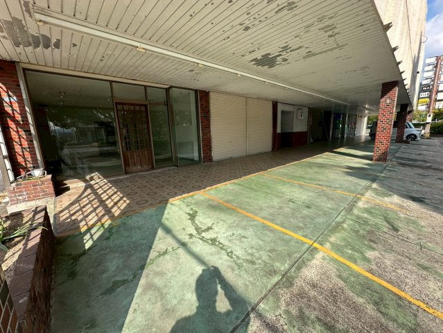 中央5丁目　貸店舗の駐車場