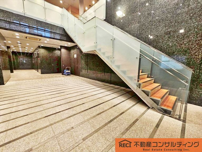 ワコーレ神戸灘タワーのエントランス