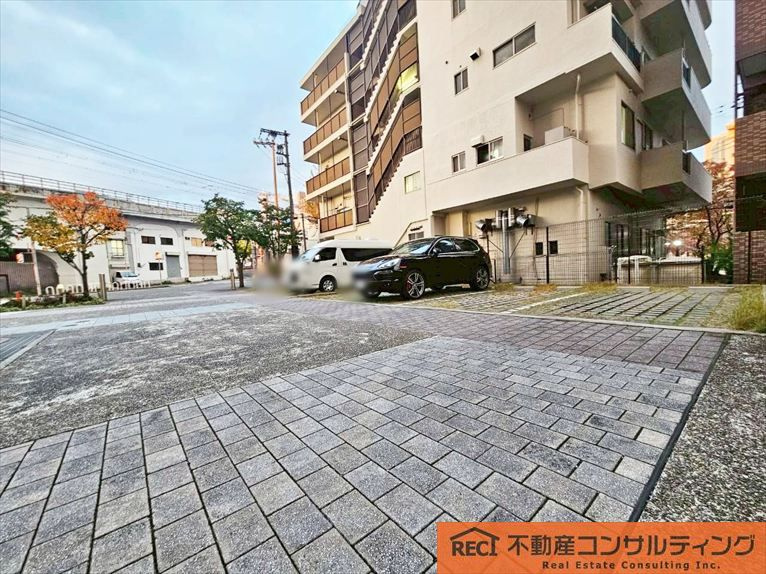 ワコーレ神戸灘タワーの駐車場