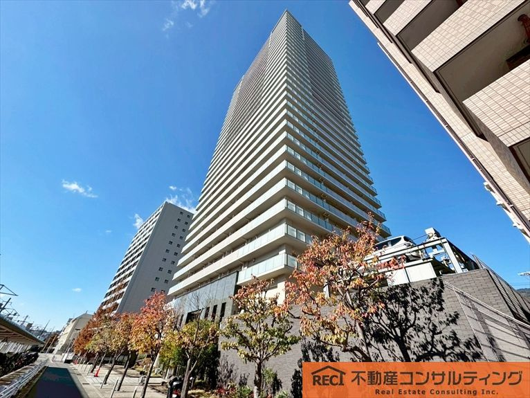 ワコーレ神戸灘タワーの外観