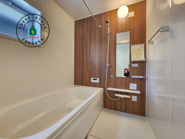 福岡市東区青葉6丁目第2-2棟（2号棟）の内観：施工例|1日の疲れを癒してくれる広々バスルーム。雨の日のお洗濯にも大活躍な浴室乾燥機付です！