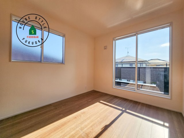 福岡市東区青葉6丁目第2-2棟（2号棟）の内観：施工例|穏やかな光が差し込む室内には、穏やかな時間が流れます。