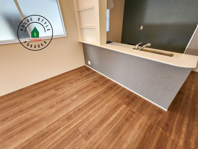 福岡市東区青葉6丁目第2-2棟（2号棟）の内観：施工例|キッチンから立ち込める香りが今日の料理を期待させます。