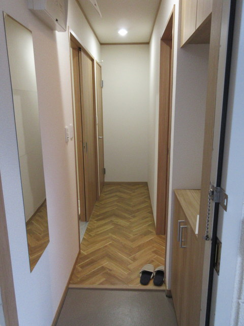 アティアス千代田の玄関|姿見付きの玄関