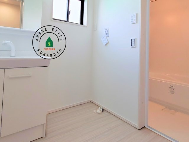 熊本市東区花立5丁目第1-2棟(2号棟)の内観：施工例|ランドリースペースとなります。広々して有効的にご使用できます。 