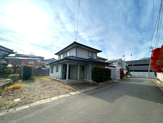 中古戸建　千曲市杭瀬下一丁目の前面道路含む現地写真