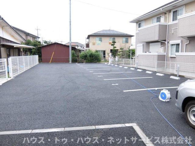 マノワール ルーエの駐車場