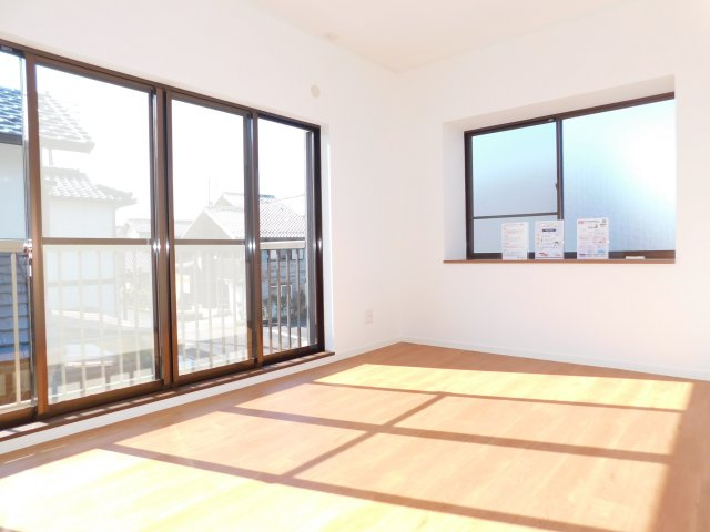 稲沢市祖父江町大牧明田の中古一戸建の洋室|◇洋室◇　　南面で明るい洋室約６．０帖　全居室収納完備！　バルコニー利用可♪　（２０２５年８月リフォーム済）