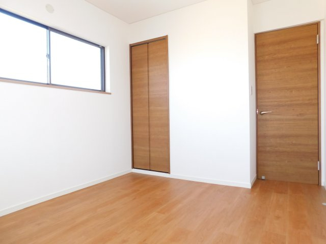 稲沢市祖父江町大牧明田の中古一戸建の洋室|◇洋室◇　　明るい洋室約６．０帖　全居室収納完備！　（２０２５年８月リフォーム済）