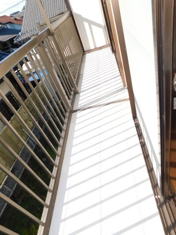 稲沢市祖父江町大牧明田の中古一戸建のバルコニー|◇バルコニー◇　　２部屋から出入りできるワイドバルコニー♪　