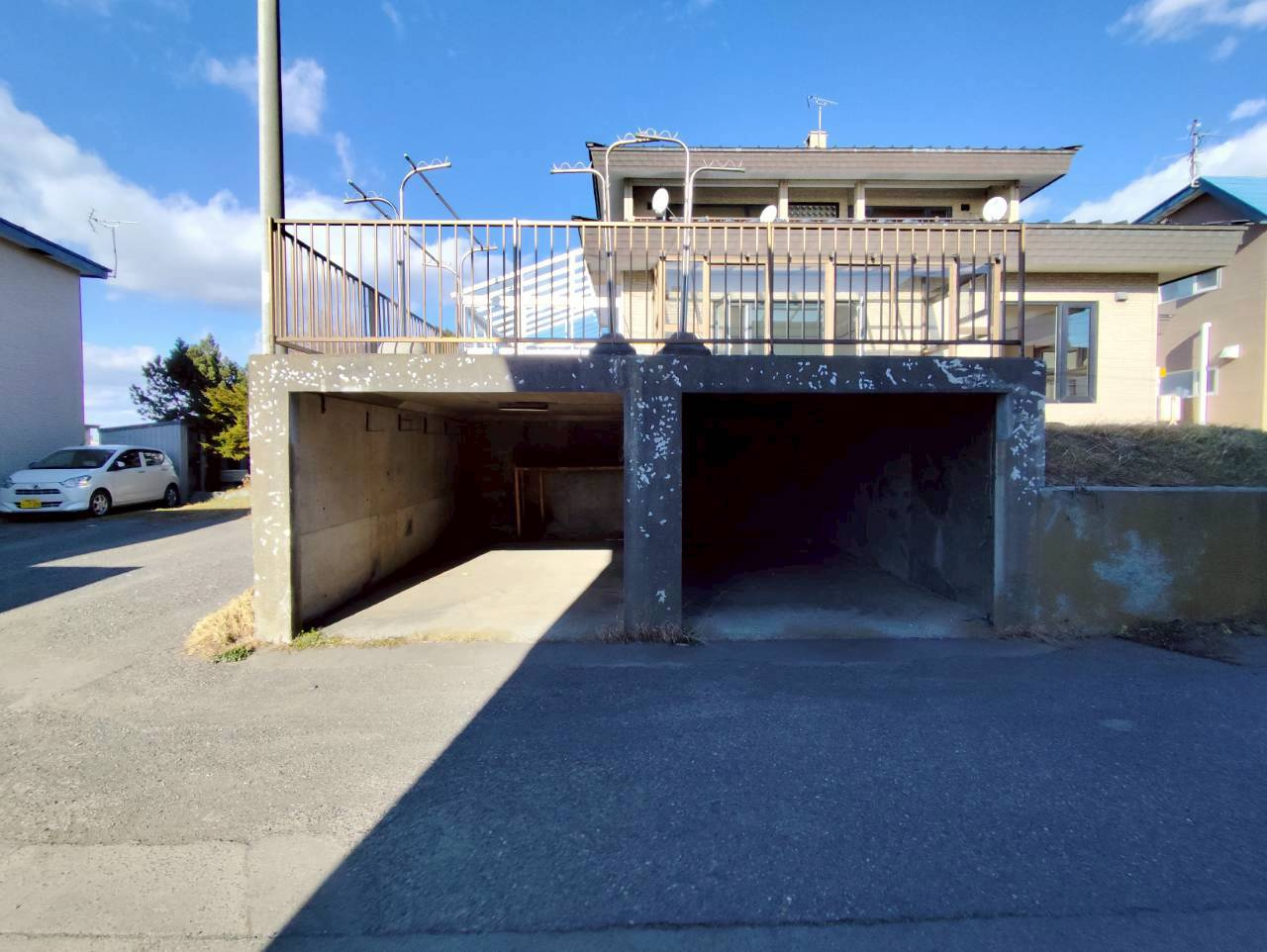 春採2-5-23借家の駐車場