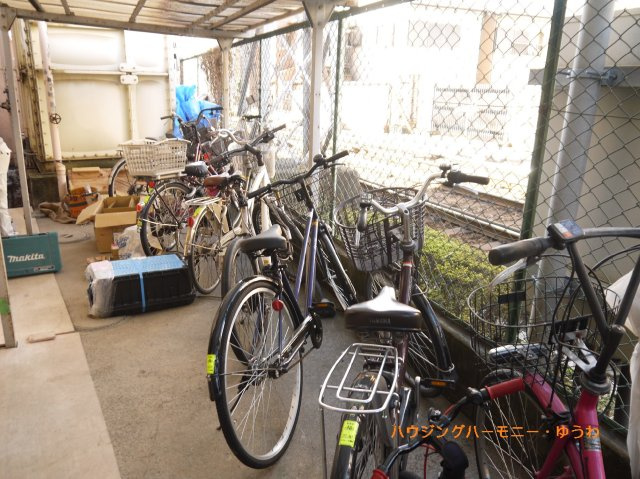 【駐輪場】 | エクレール巣鴨 | 屋根付きの駐輪場となっていますので、雨の日でも大切な自転車が濡れずに済みます。