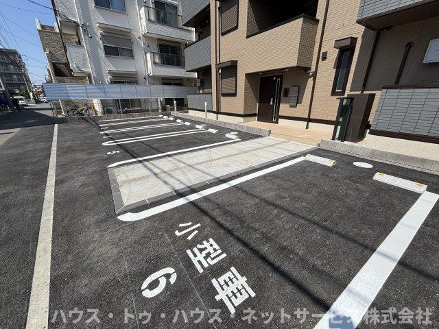 フェリスタの駐車場