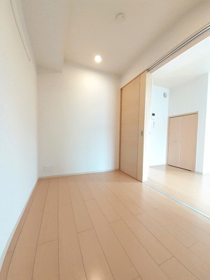 【寝室】 | エアリーメゾン | 3.5帖寝室