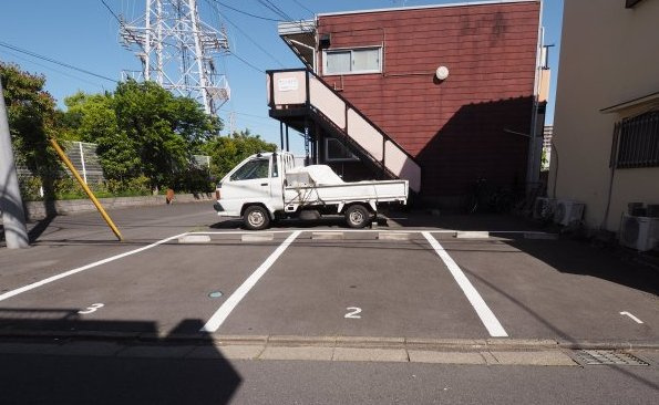 サニーハイツ駐車場の外観