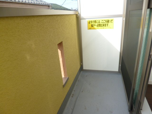 府中市多磨町１丁目のアパートのバルコニー