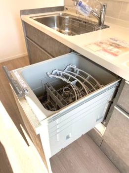 【キッチン】 | パレ千里壱号棟 | 使いやすいビルトイン食洗機付きで、食後の洗い物はおまかせ！家事の負担も軽減してくれます。