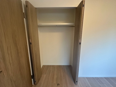 【収納】 | パレ千里壱号棟 | 約5帖洋室のクローゼット！全居室に収納が備わり、お部屋も広くスッキリとお使いいただけます。