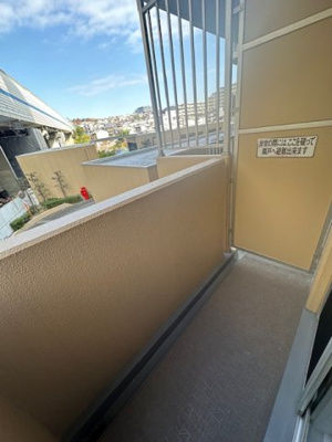 【バルコニー】 | パレ千里壱号棟 | 北向きバルコニー！お部屋から一歩で外に出られて気軽にリフレッシュができますね。