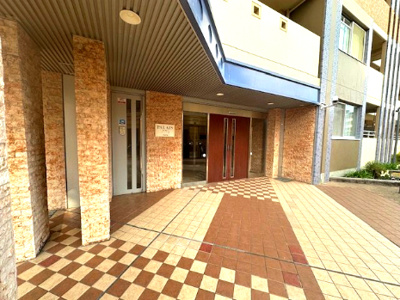 【エントランス】 | パレ千里壱号棟 | 保育園や幼稚園、小学校が徒歩圏内で子育て環境充実！スーパーやドラッグストアが近くお買物もラクラクです。