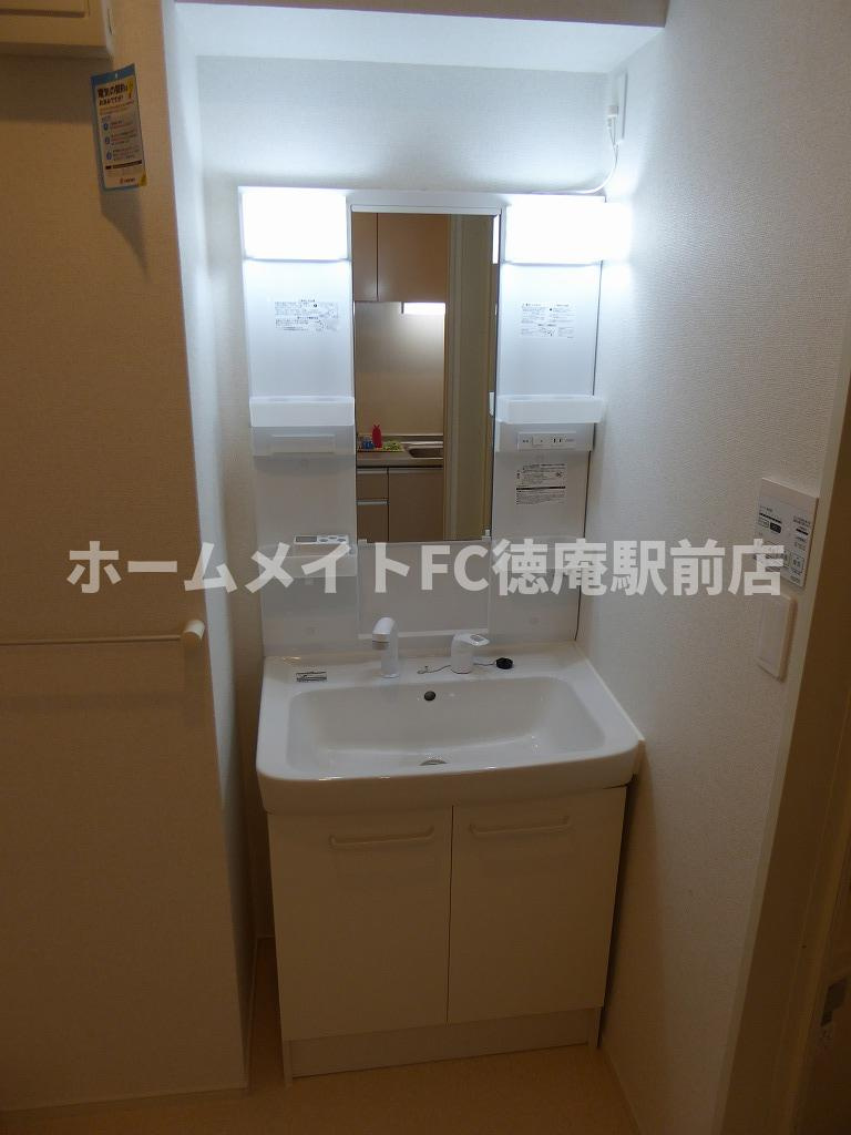 東大阪市高井田のアパートの独立洗面台