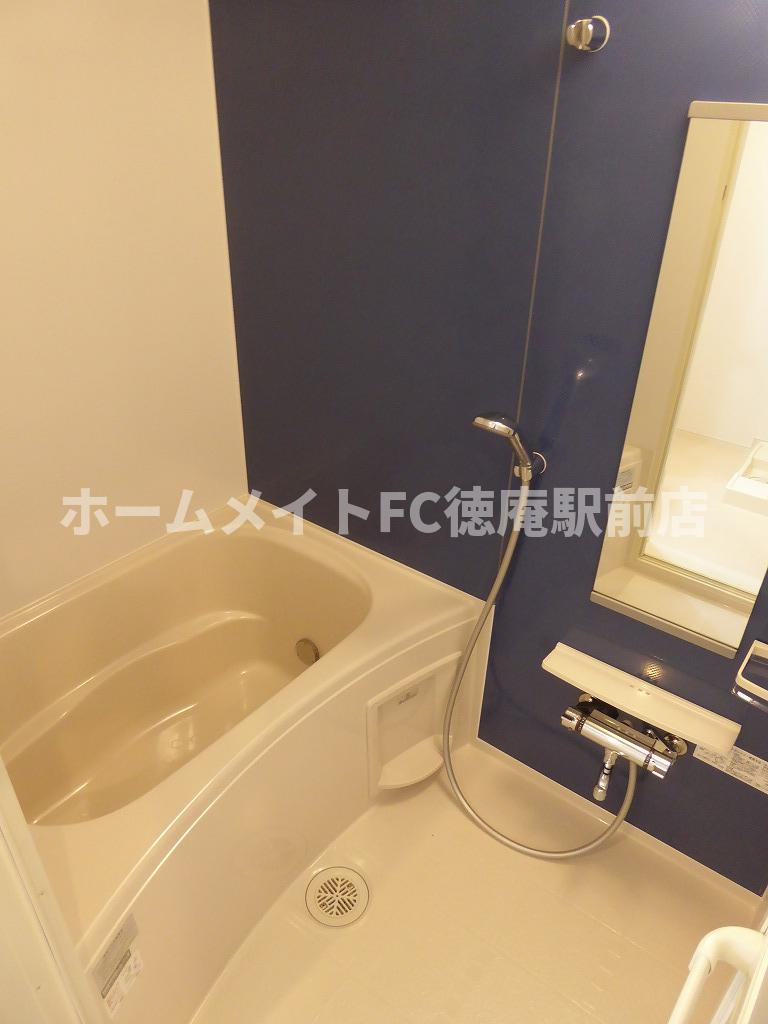 東大阪市高井田のアパートの浴室