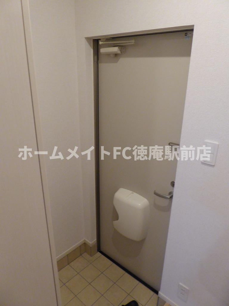 東大阪市高井田のアパートの玄関