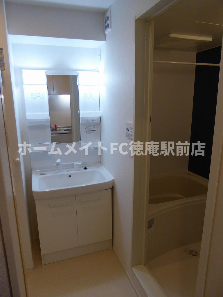 東大阪市高井田のアパートの洗面所