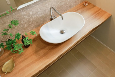 【その他】 | COLORSグリーンヒル　大津市本堅田2丁目　4区画 | ～施工事例～天然木のオリジナル洗面カウンター♪										
