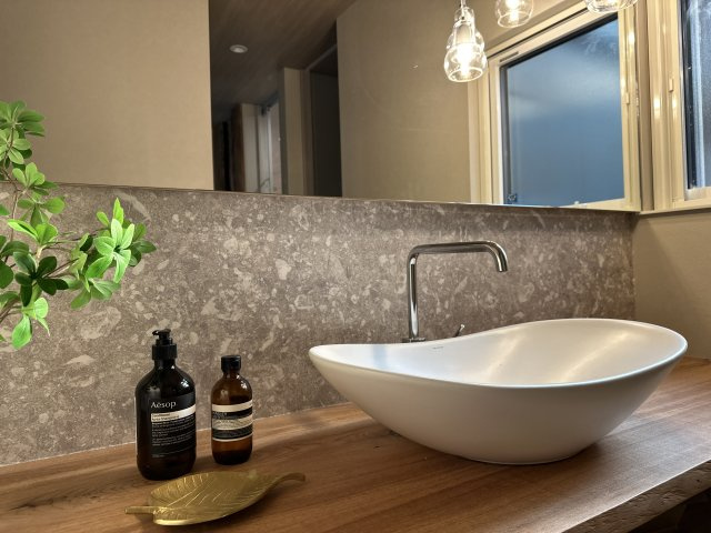 COLORSグリーンヒル　大津市本堅田2丁目　4区画のその他|～施工事例～天然木のオリジナル洗面カウンター♪										
