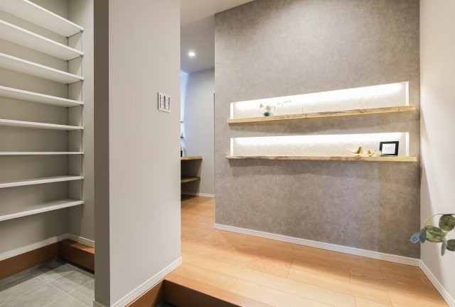 COLORSグリーンヒル　大津市本堅田2丁目　4区画のその他|～施工事例～天然木の玄関ニッチ♪