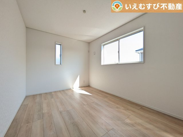 Cradle garden　熊谷市石原第7の洋室|シンプルで明るいお部屋
2面採光で日当り良好！シンプルなお部屋なので自分で家具を選ぶのが楽しみですね！