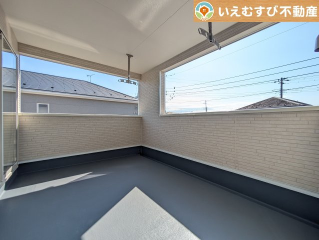 Cradle garden　熊谷市石原第7のバルコニー|ゆとりの広さのインナーバルコニー
急な雨でもインナーバルコニーなら安心！天気を気にせず干して外出できます♪