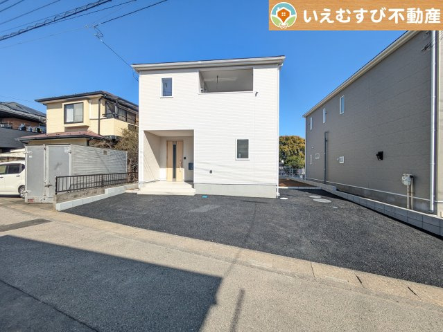 Cradle garden　熊谷市石原第7の駐車場|2台駐車可能なスペース完備
しっかり舗装してある駐車スペースで天気が悪く足元が悪い日でも乗り降りしやすい♪