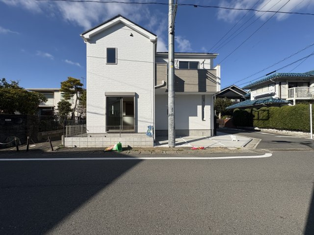 【間取り】 | ＳＩＣやWICなど収納豊富でお部屋をスッキリお片付け可能◎　
人気の高い東南角地♪