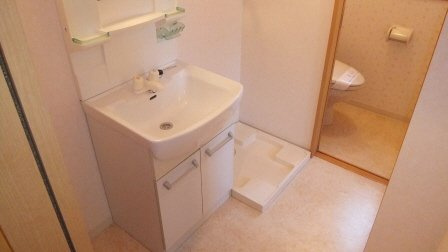 市川ガーデンヴィラＢの洗面所|脱衣所スペースです