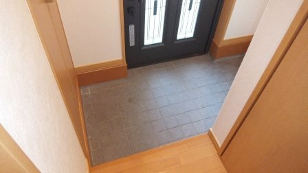 市川ガーデンヴィラＢの玄関|下駄箱付きです。