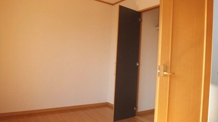 市川ガーデンヴィラＢの居間・リビング|インターネット対応です