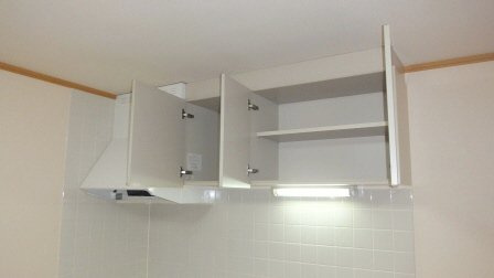 市川ガーデンヴィラＢのキッチン|キッチン上の収納です。