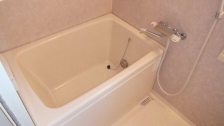 市川ガーデンヴィラＢの浴室|追い焚き機能つき！