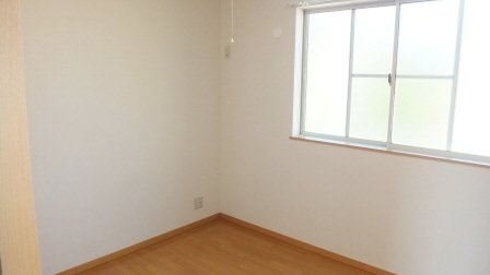 市川ガーデンヴィラＢの寝室|各部屋収納あり！